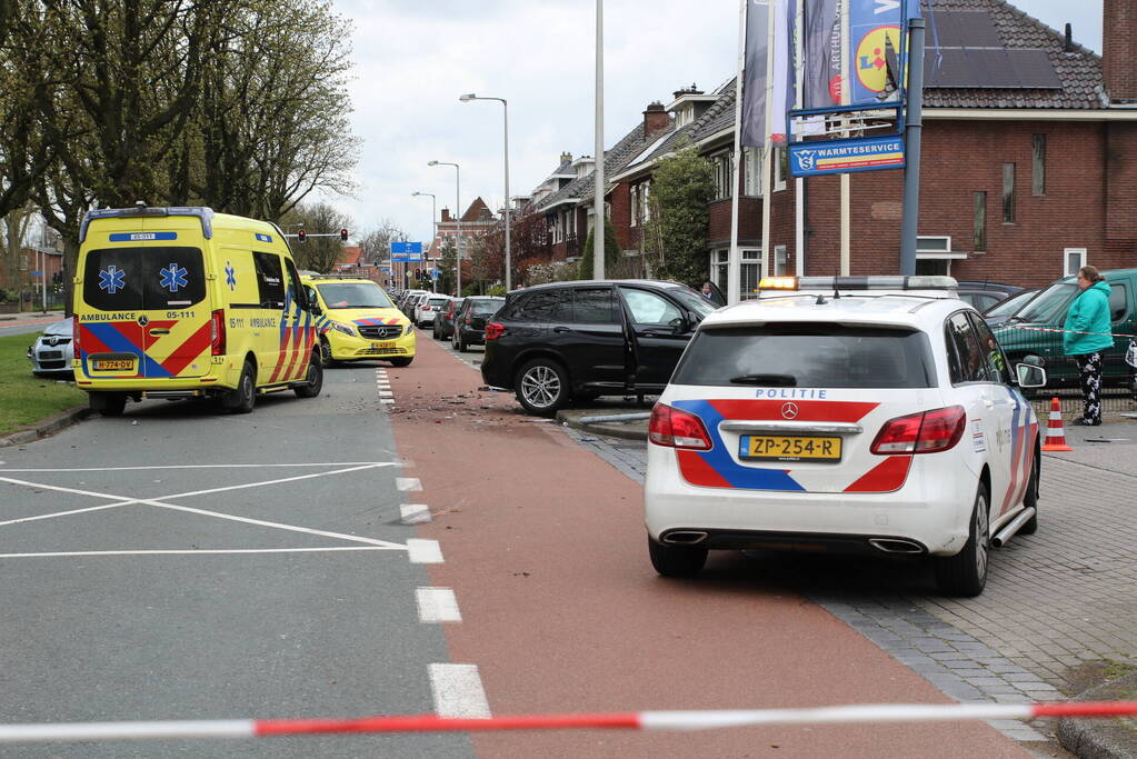 Flinke ravage na aanrijding op kruispunt
