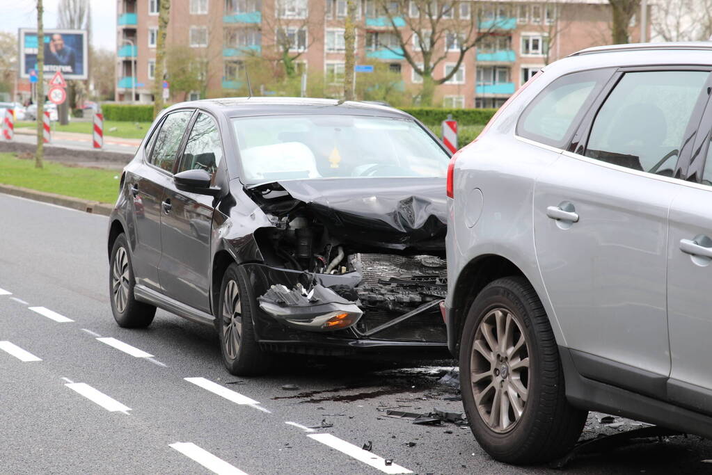 Veel schade bij kop-staart botsing