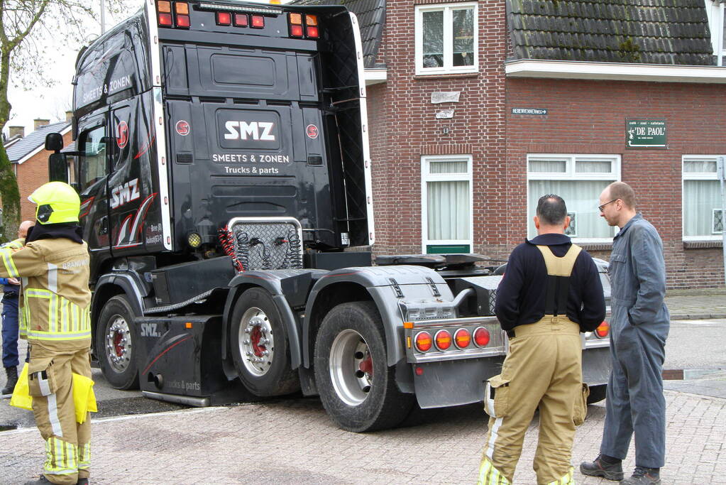 Vrachtwagen verliest dieseltank