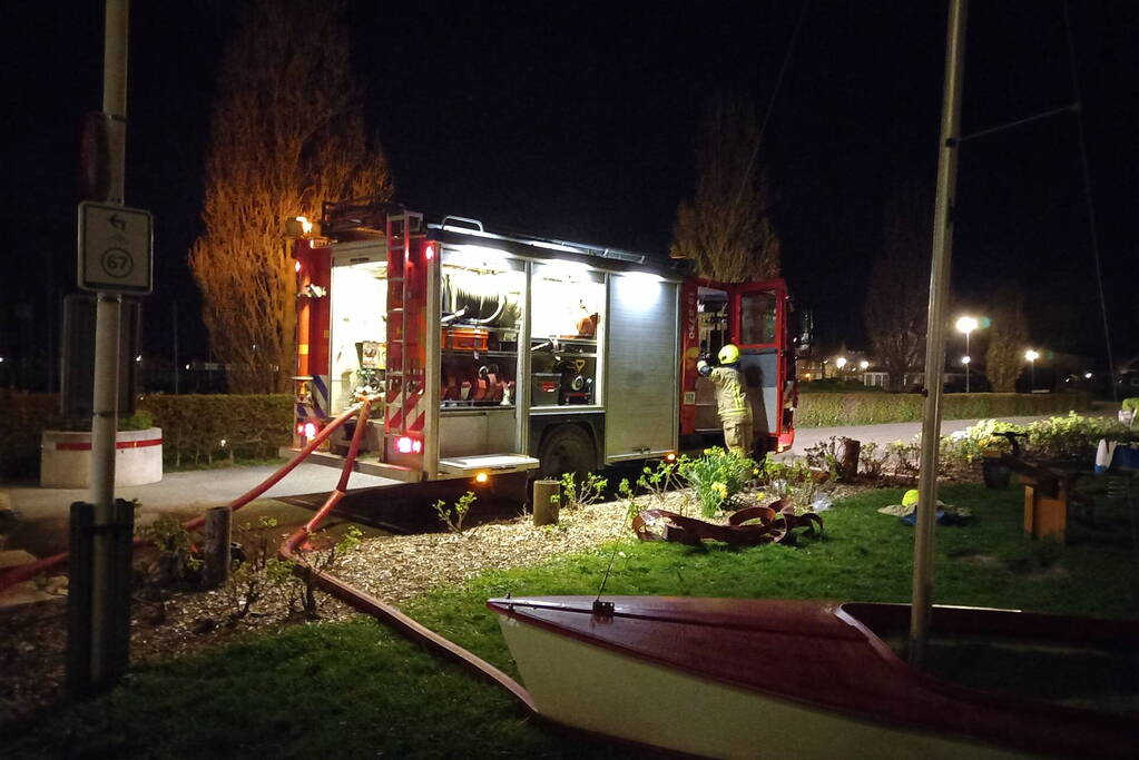 Uitslaande brand in zeiljacht