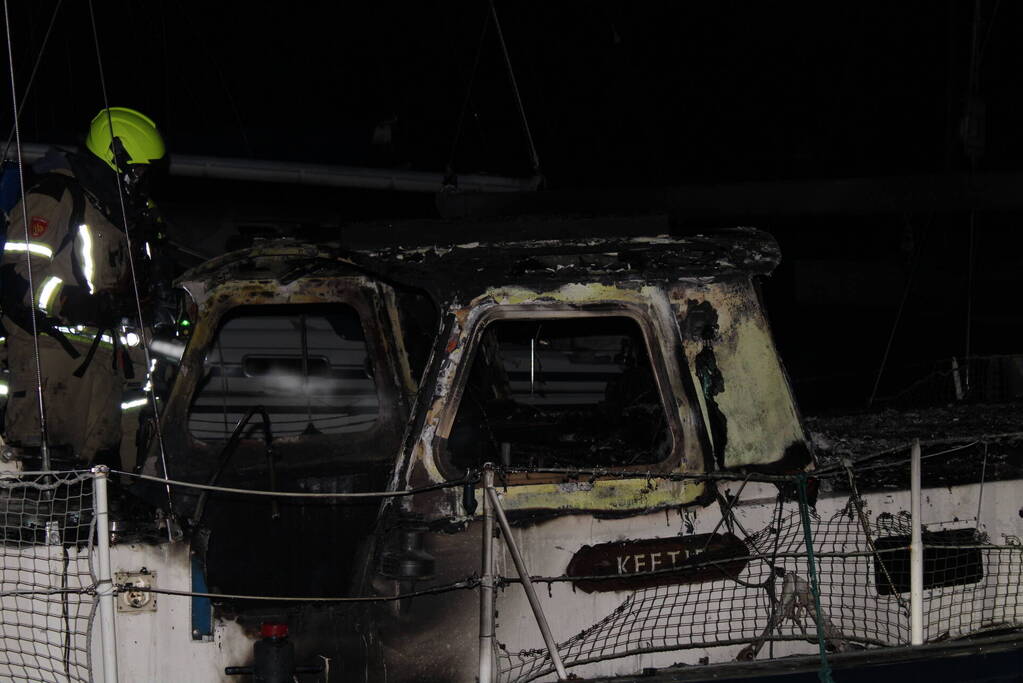 Uitslaande brand in zeiljacht