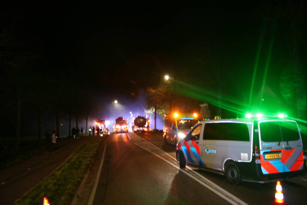 Grote uitslaande brand verwoest vrijstaande woning