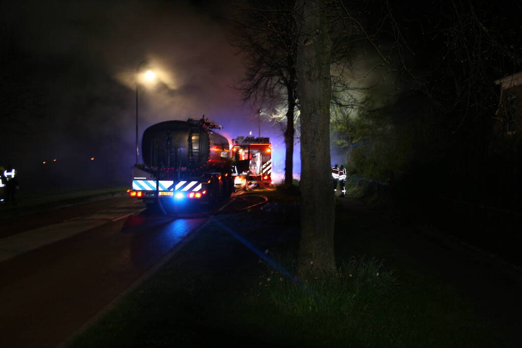 Grote uitslaande brand verwoest vrijstaande woning