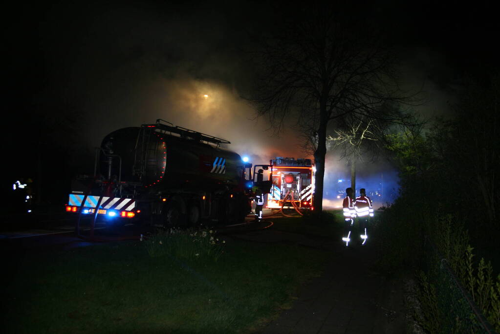 Grote uitslaande brand verwoest vrijstaande woning