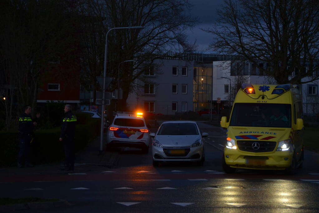 Fietser en automobilist botsen met elkaar