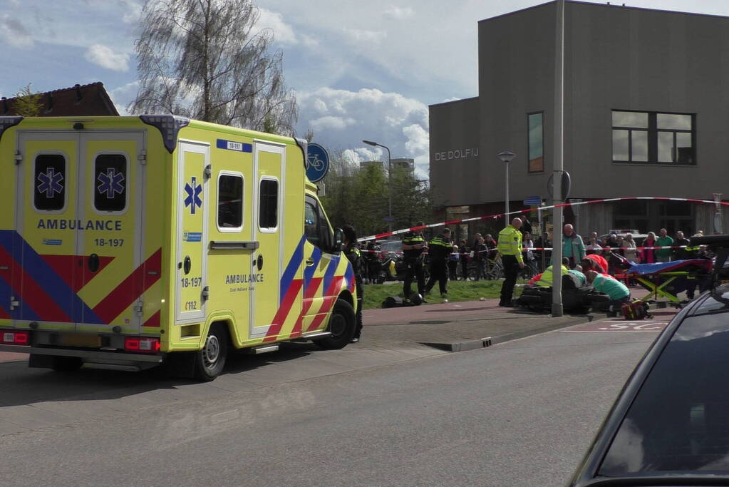 Scooterrijder raakt zwaargewond bij botsing tegen paal