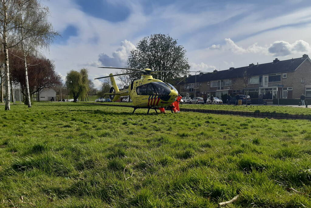 Scooterrijder raakt zwaargewond bij botsing tegen paal