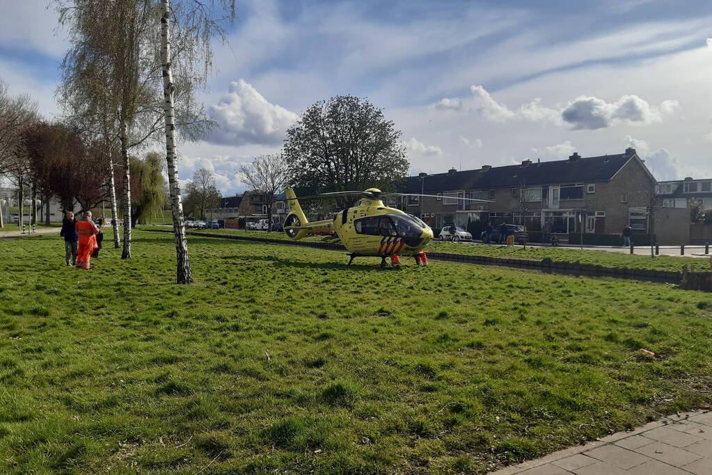 Scooterrijder raakt zwaargewond bij botsing tegen paal