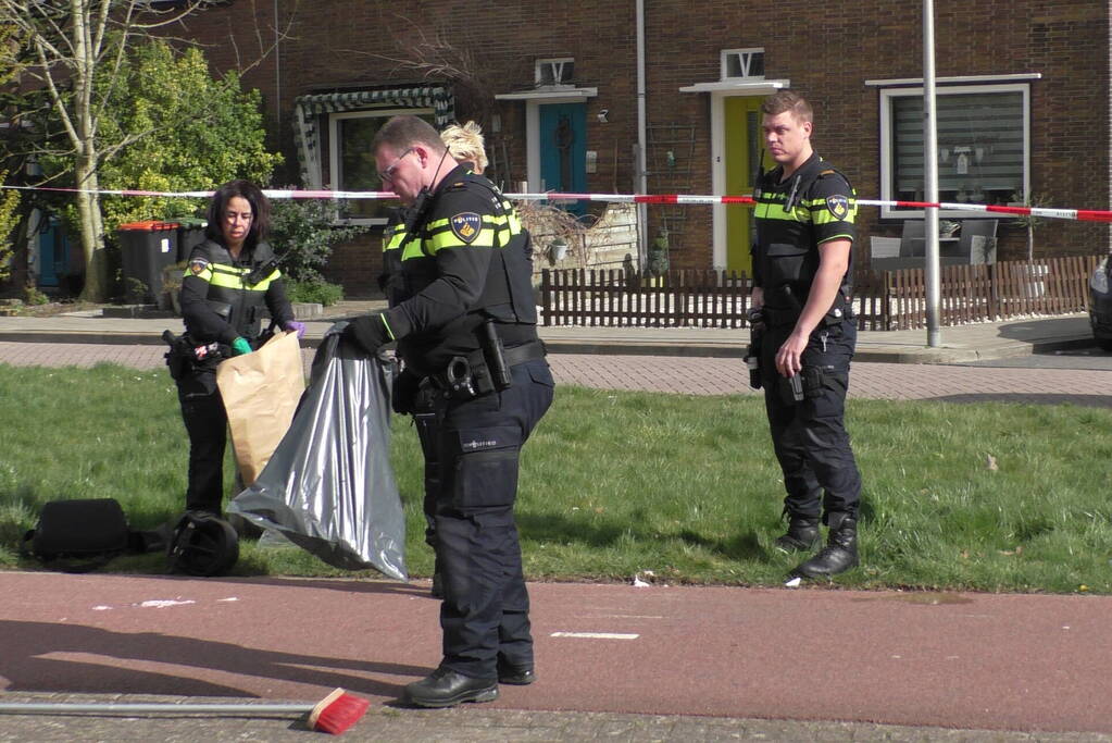 Scooterrijder raakt zwaargewond bij botsing tegen paal