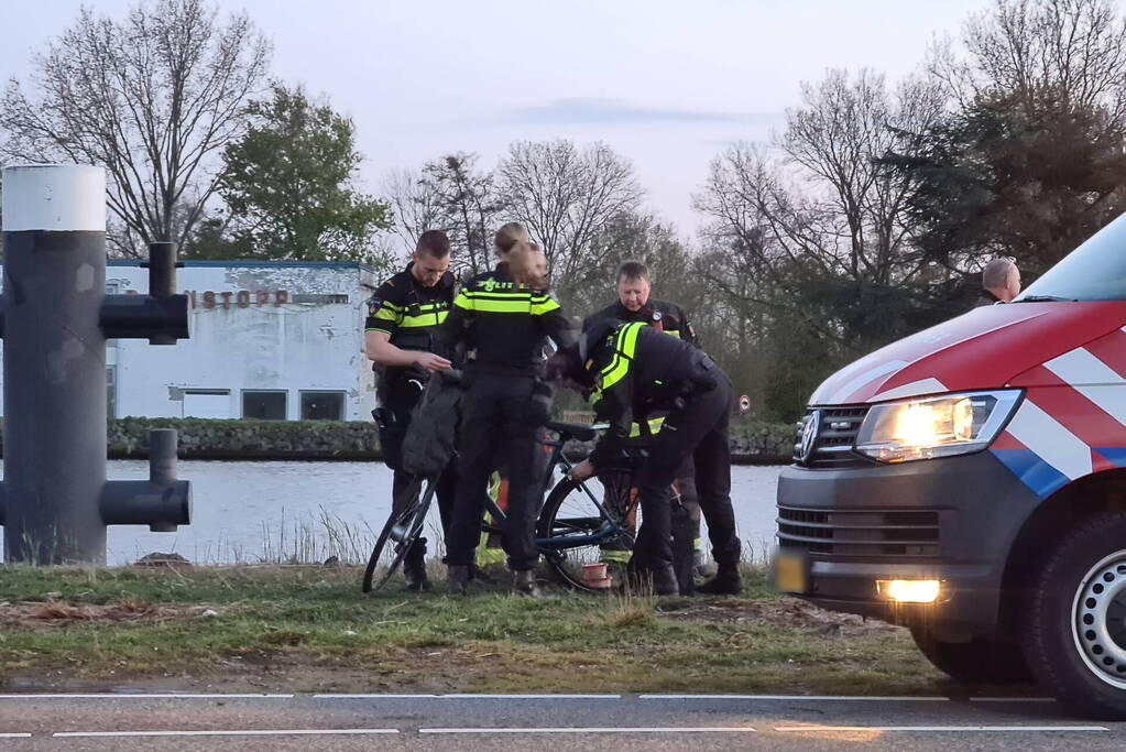 Fiets gevonden langs het water