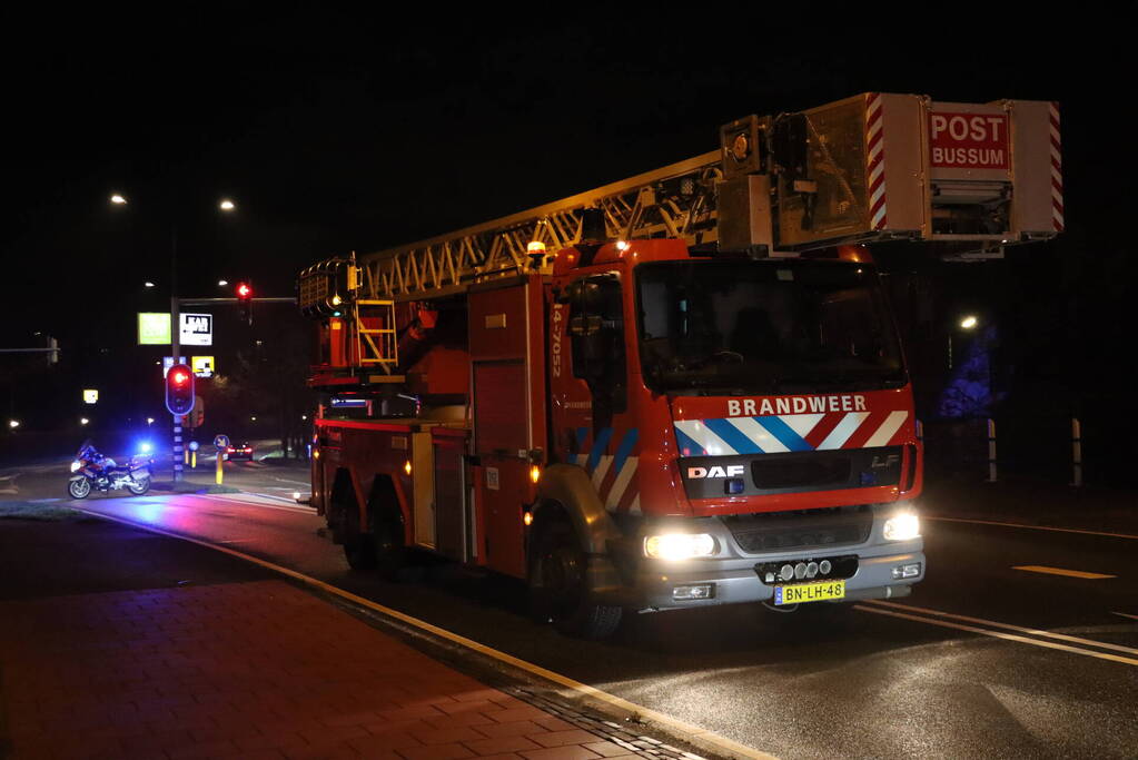 Bewoner start bluspoging bij brand