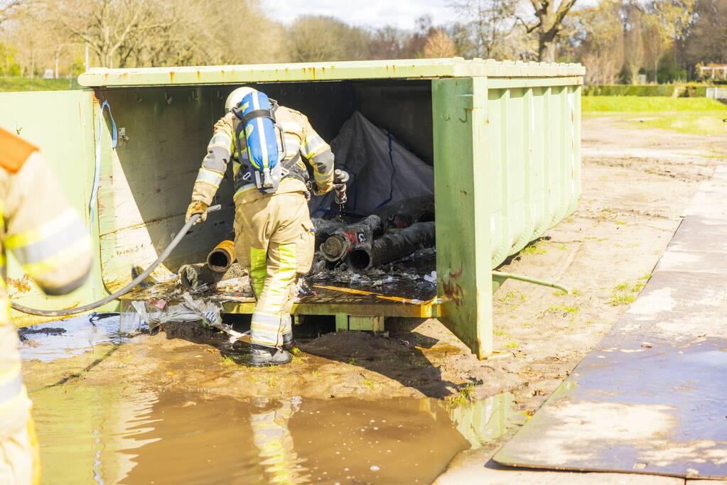 Brand in container vol asbest