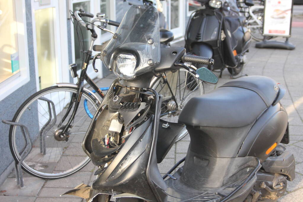Scooterrijder gewond bij botsing met auto