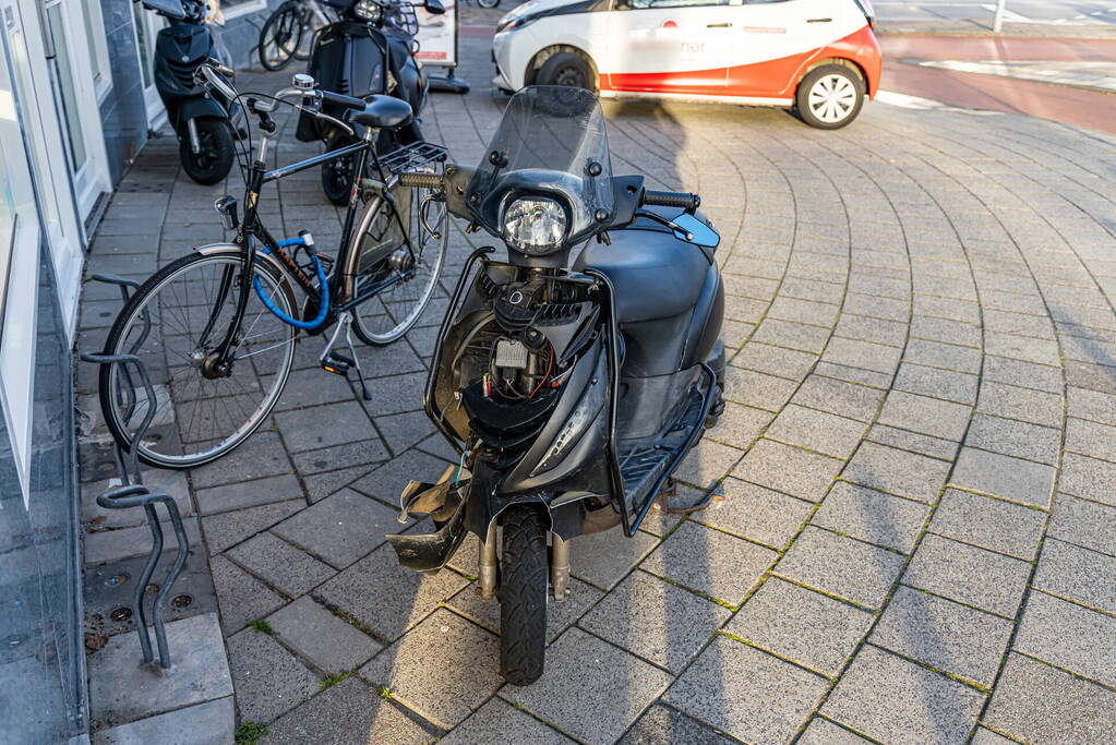 Scooterrijder gewond bij botsing met auto