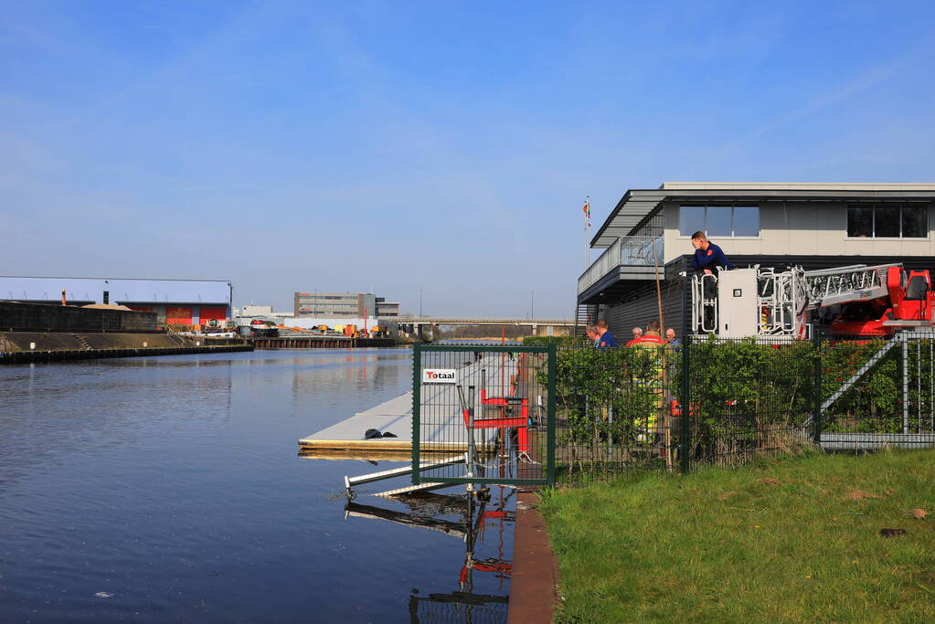 Roeibak Roeivereniging Hemus gezonken in de Eem