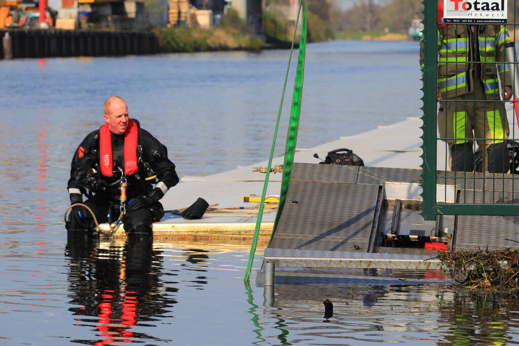 Roeibak Roeivereniging Hemus gezonken in de Eem