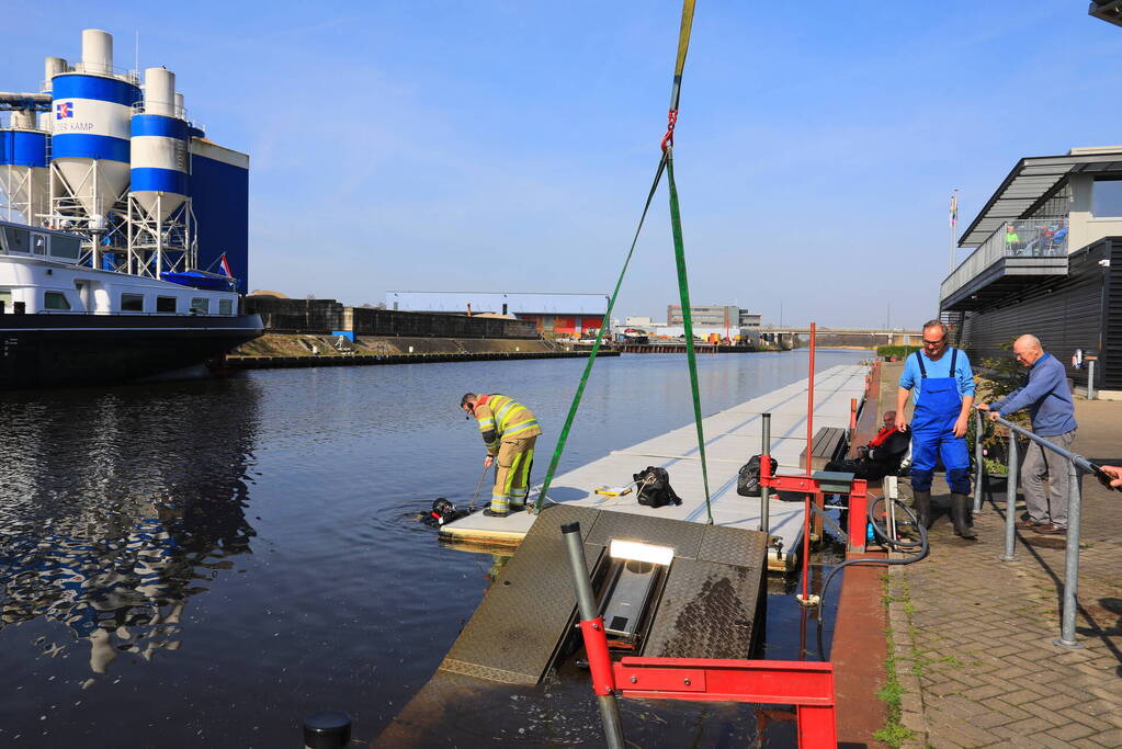 Roeibak Roeivereniging Hemus gezonken in de Eem