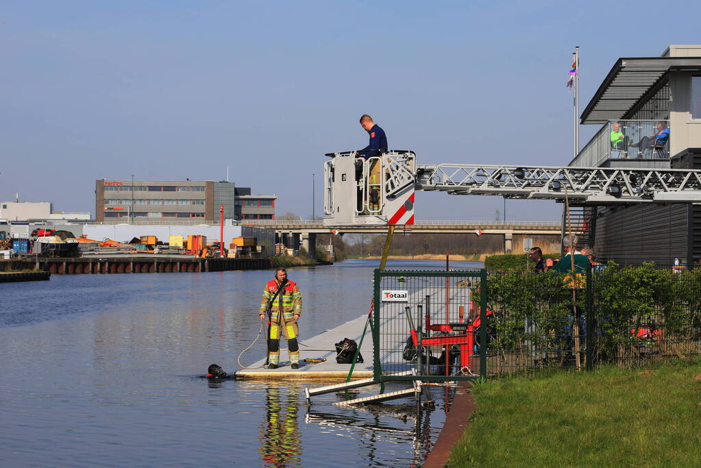 Roeibak Roeivereniging Hemus gezonken in de Eem