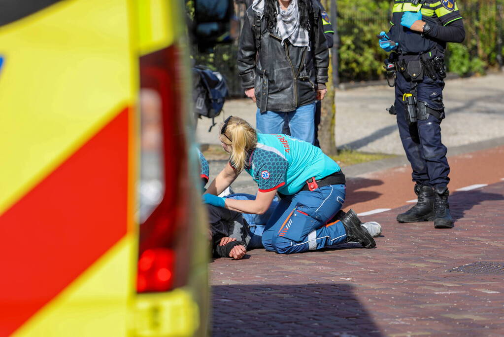 Scooter loopt flinke schade op bij verkeersongeval