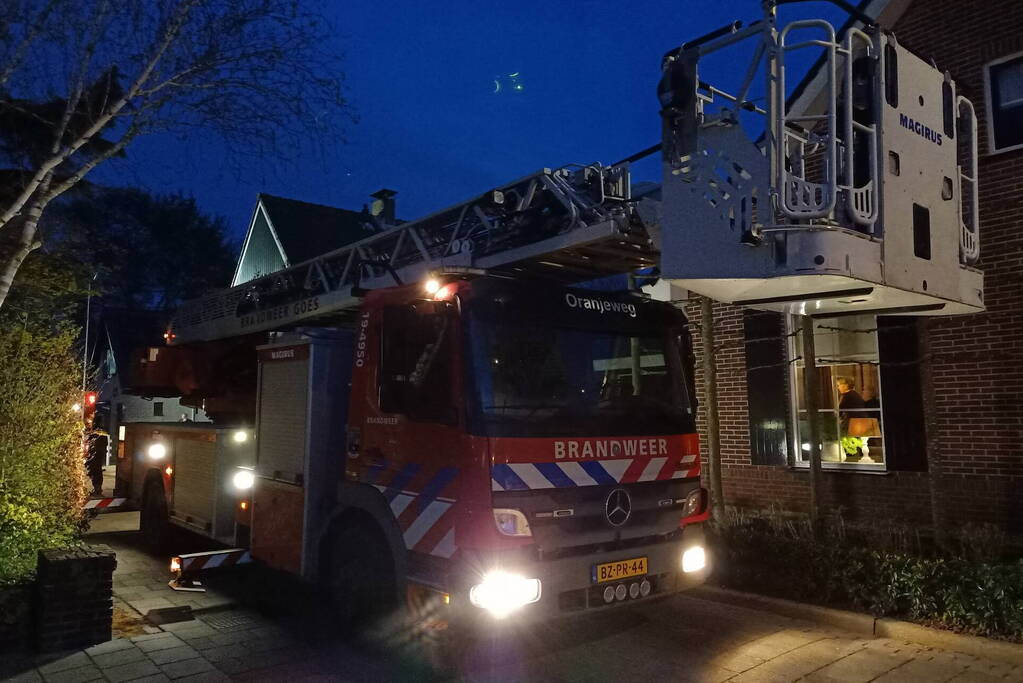 Brand in schoorsteen van woning