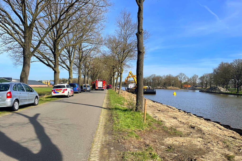 Bestelbus en personenwagen betrokken bij botsing