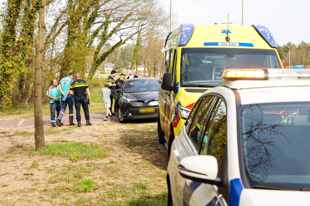 Twee auto's lopen schade op bij botsing