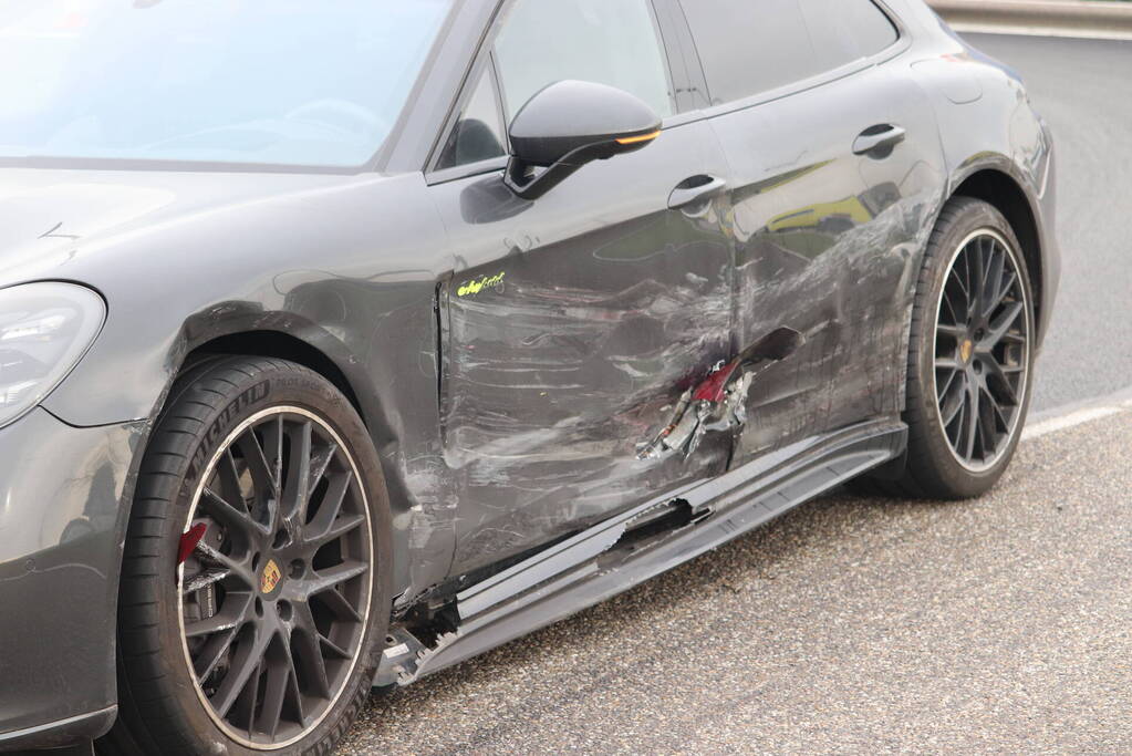 Veel schade na ongeval op kruising