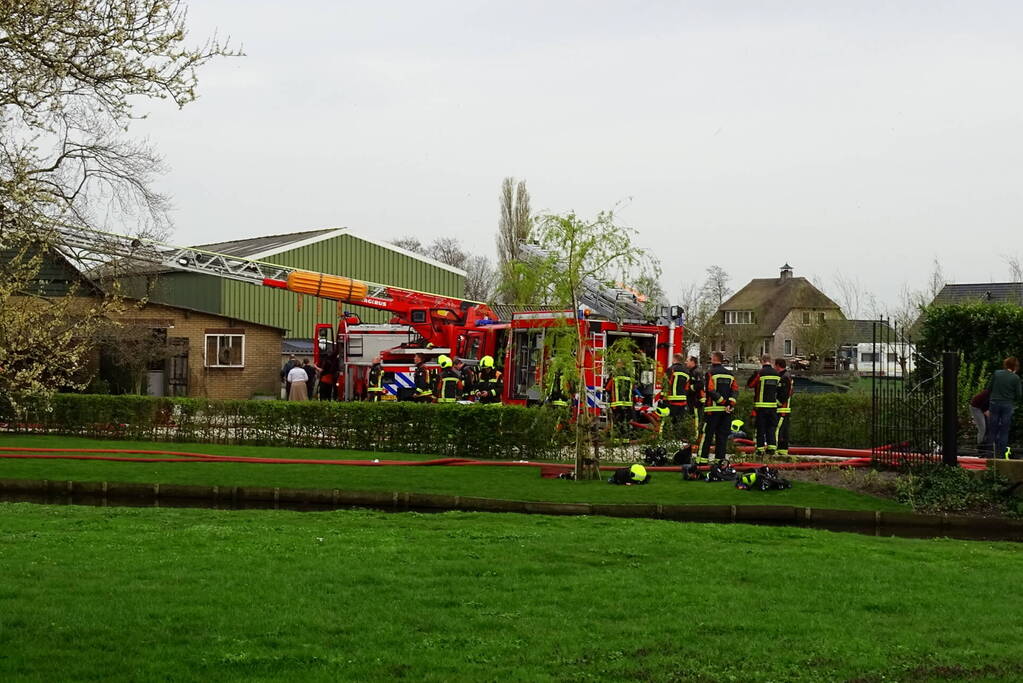 Grote uitslaande brand in boerderij