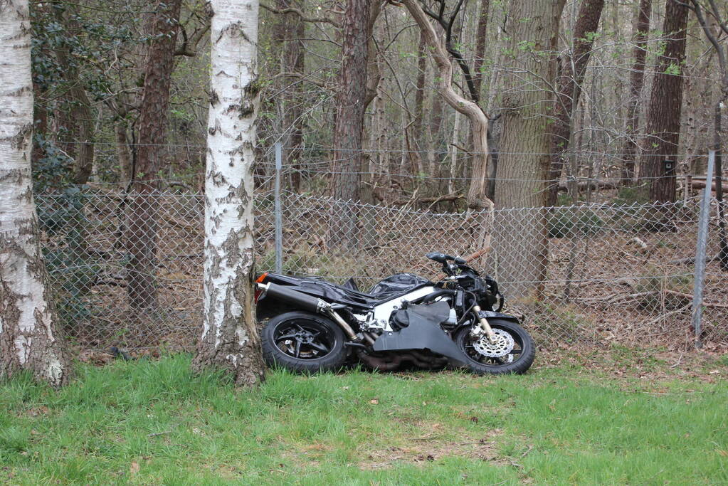 Bestuurder motor gaat ervandoor na ongeval