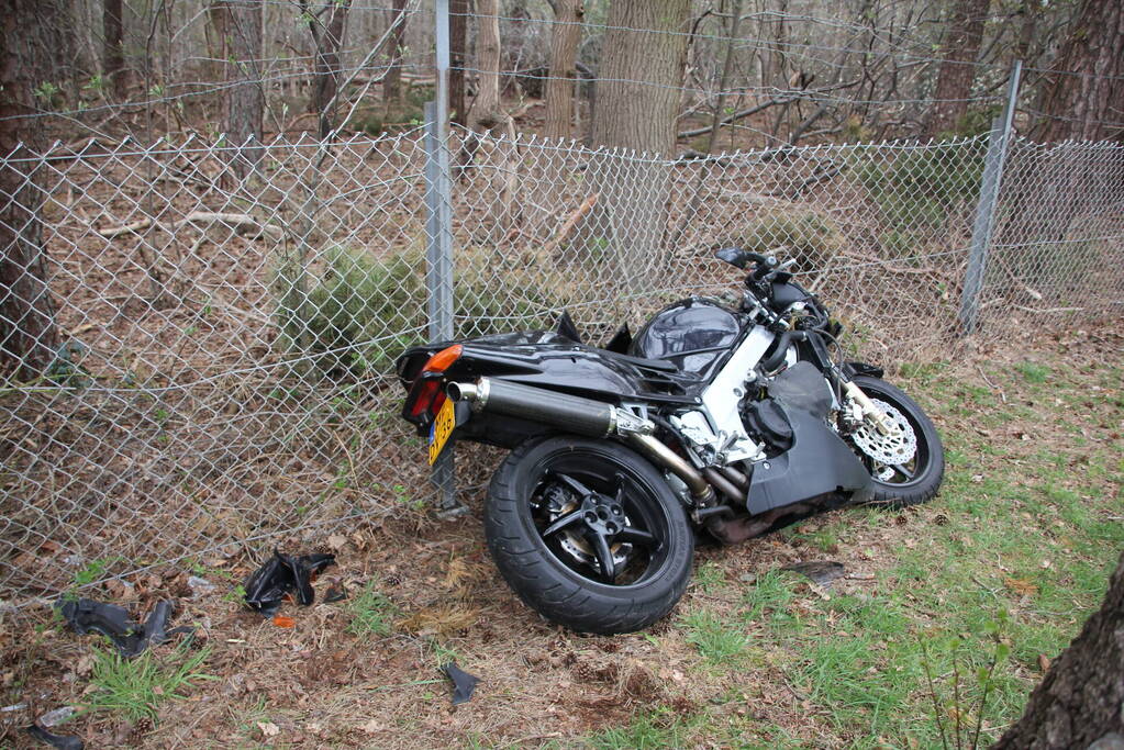 Bestuurder motor gaat ervandoor na ongeval