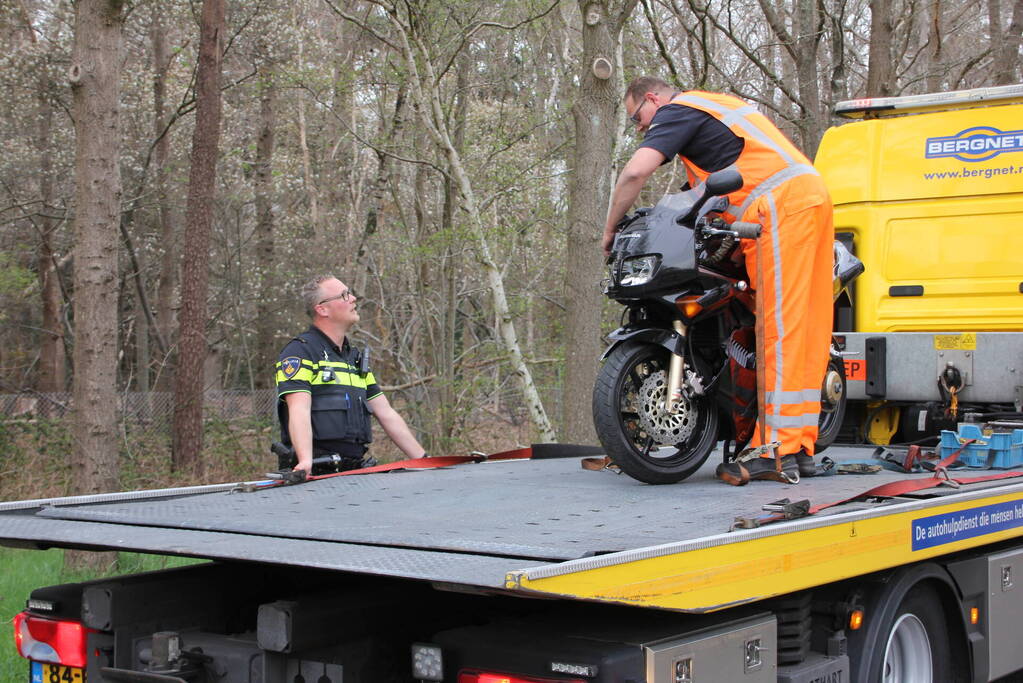 Bestuurder motor gaat ervandoor na ongeval