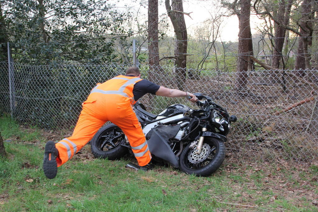 Bestuurder motor gaat ervandoor na ongeval