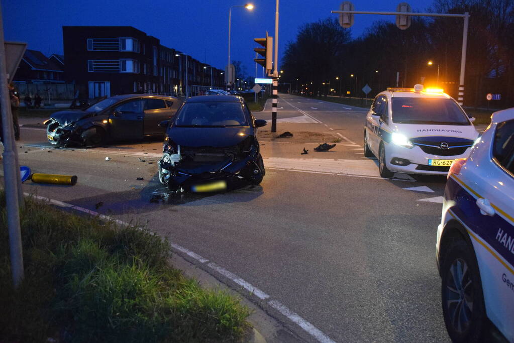 Veel schade na ongeval op kruising