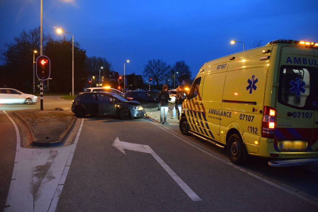 Veel schade na ongeval op kruising