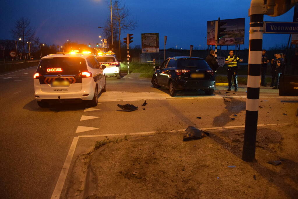 Veel schade na ongeval op kruising