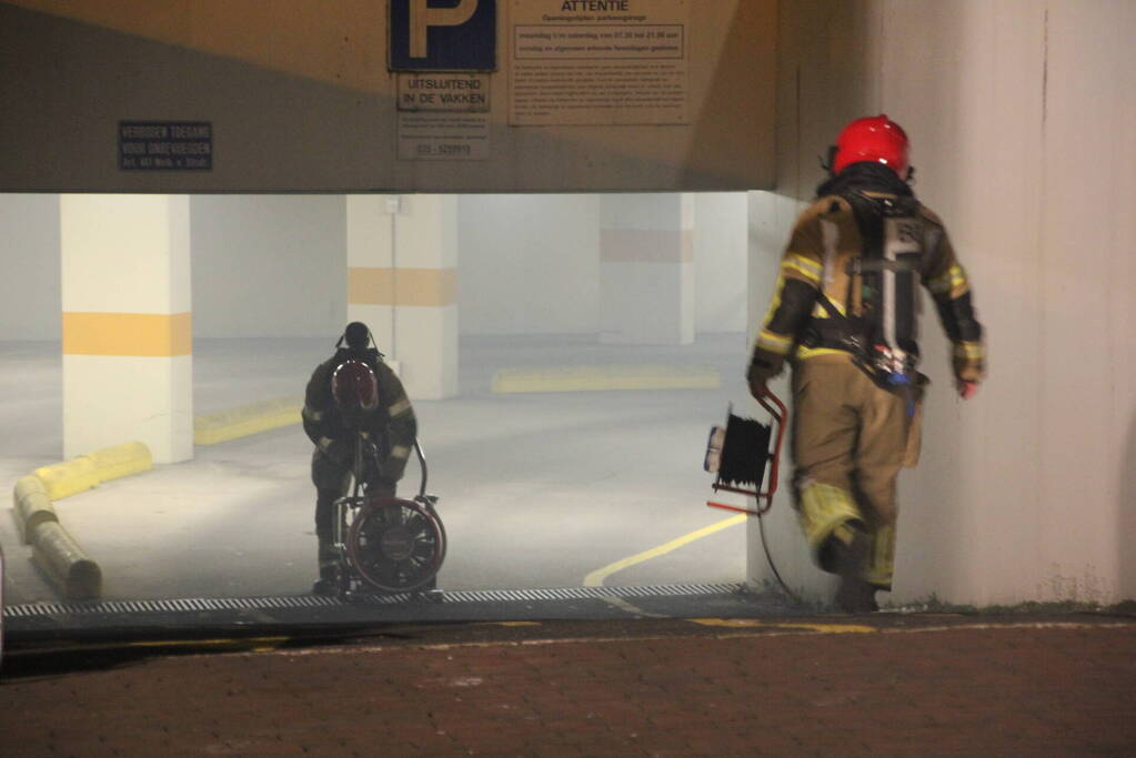 Parkeergarage vol rook na brand