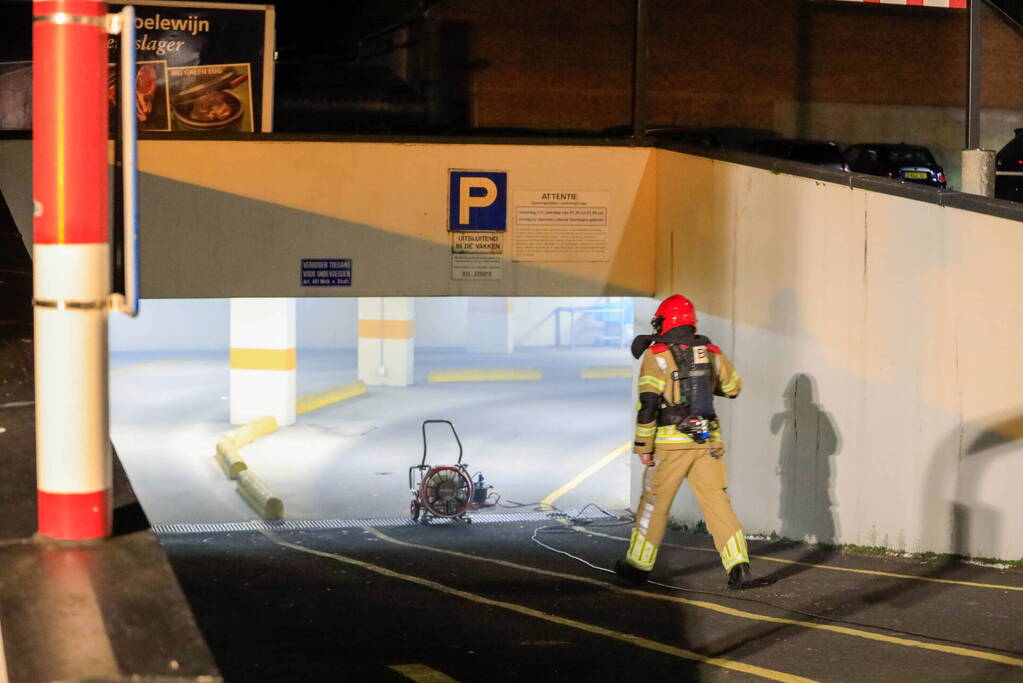 Parkeergarage vol rook na brand