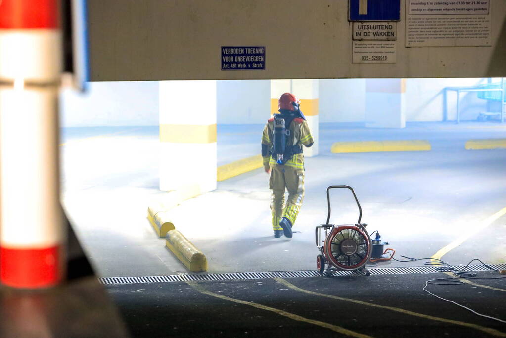 Parkeergarage vol rook na brand