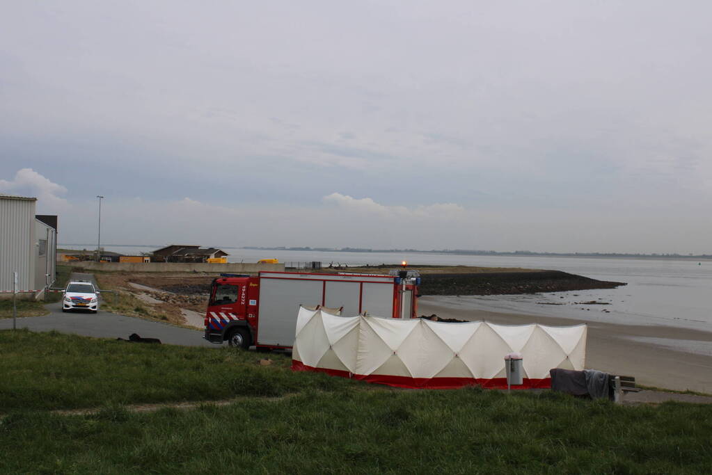 Onderzoek naar aantreffen overleden persoon