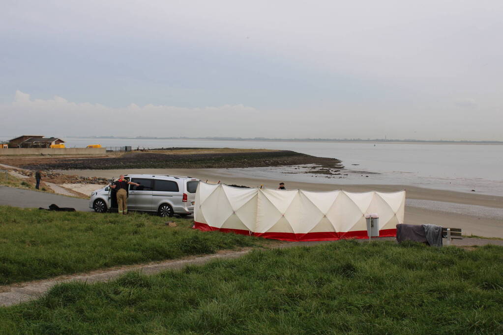 Onderzoek naar aantreffen overleden persoon