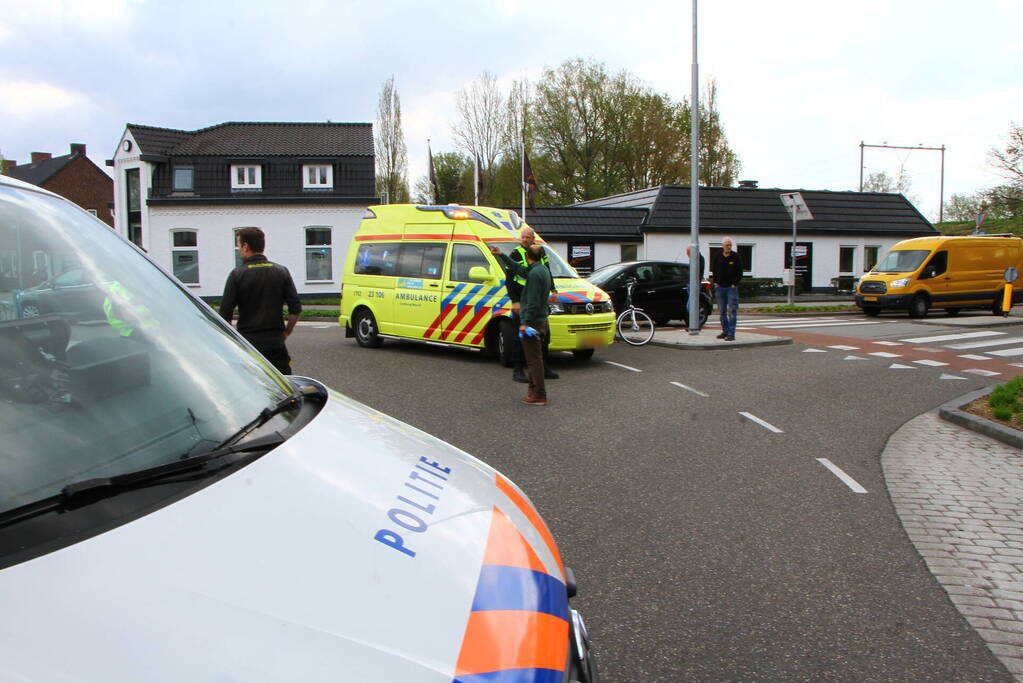 Fietsster gewond bij aanrijding met auto