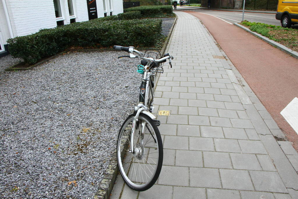 Fietsster gewond bij aanrijding met auto