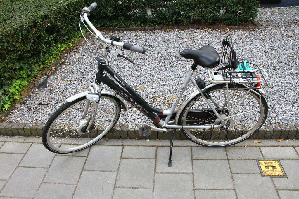 Fietsster gewond bij aanrijding met auto