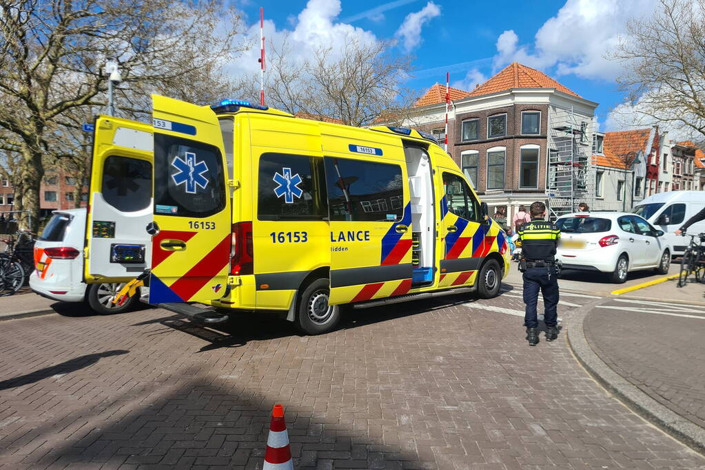 Vrouw op fiets aangereden op Sint Remeijnsbrug