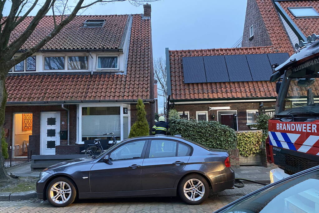 Brand in schuur achter woning