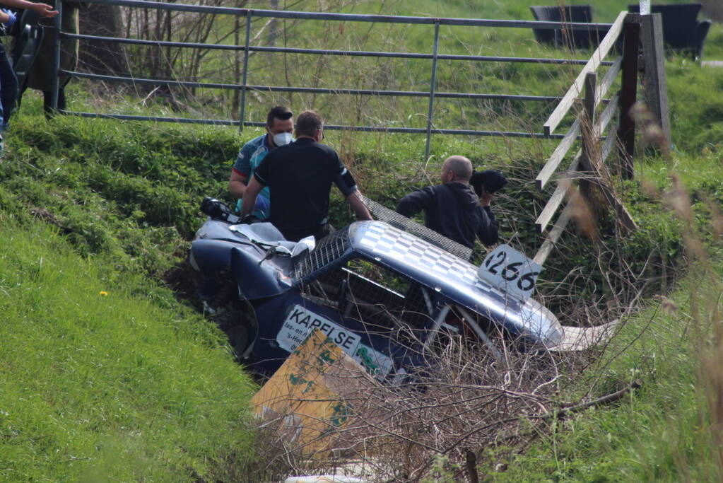 Bestuurder crossauto gewond bij eenzijdig ongeval