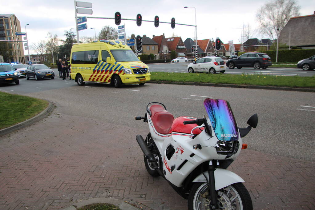 Fietser gewond bij botsing met motor