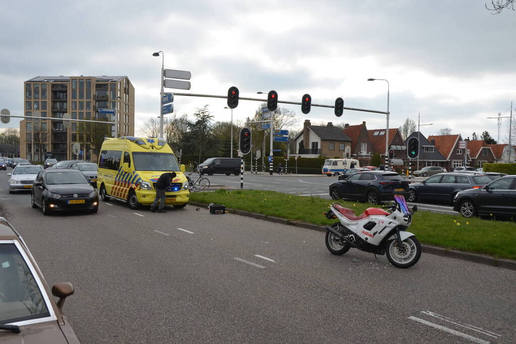 Fietser gewond bij botsing met motor