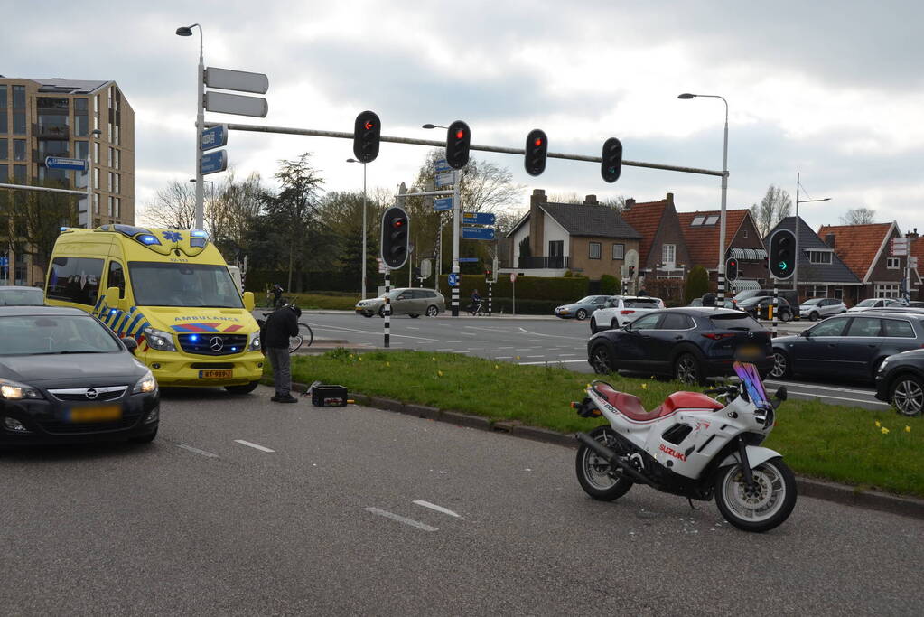 Fietser gewond bij botsing met motor