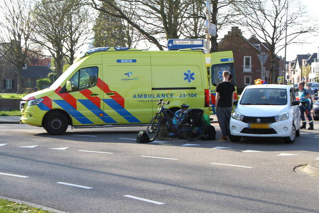 E-biker gewond bij botsing met auto